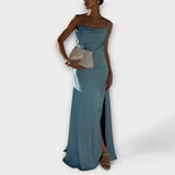 Hallie - Vestido Maxi de Cetim Elegante com Fenda Alta