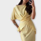 Finja - Top Off-Shoulder com Frente em Nó e Conjunto de Saia