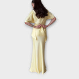 Finja - Top Off-Shoulder com Frente em Nó e Conjunto de Saia