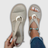 Luna | Sandálias de Praia com Anel Decorativo
