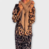 Vestido casual com padrão de leopardo e decote em V