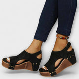 Evelyn - Salto metálico com tachas