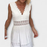Aurélie - Elegante Vestido de Renda com Decote em V