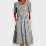 Cecily | Vestido Midi Listrado com Detalhes de Botão e Bolsos