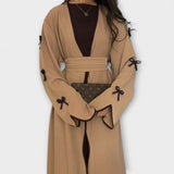 Jasmin - Conjunto de Cardigan e Vestido Elegante com Detalhes em Laço