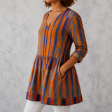 Nadia | Blusa longa de linho com riscas verticais contrastantes