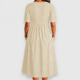 Cecily | Vestido Midi Listrado com Detalhes de Botão e Bolsos