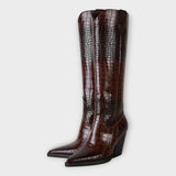 Botas com Design de Crocodilo e Saltos Elegantes