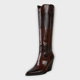 Botas com Design de Crocodilo e Saltos Elegantes