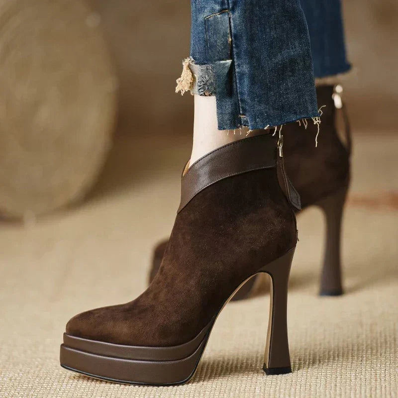Dora - Botins com estilo moderno, conforto e atitude