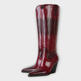 Botas com Design de Crocodilo e Saltos Elegantes