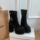 Amália - Botas Urbanas com Personalidade e Auto-confiança