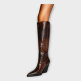 Botas com Design de Crocodilo e Saltos Elegantes