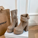 Amália - Botas Urbanas com Personalidade e Auto-confiança