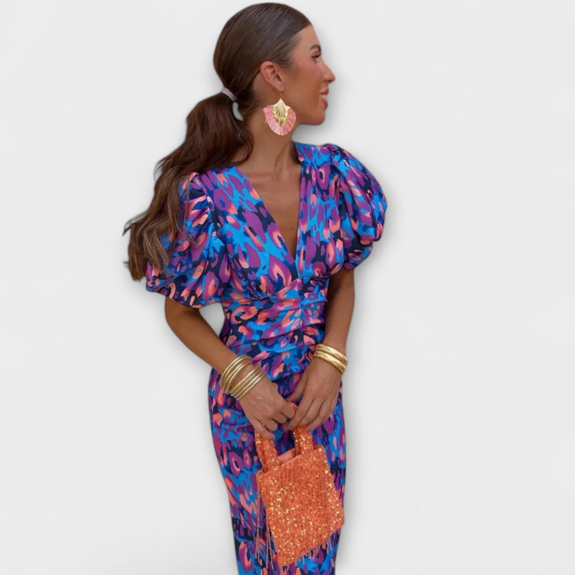 Simona - Vestido Elegante com Decote em V e Mangas Bufantes