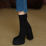 Olga - Botas com estilo moderno e o conforto do camurça