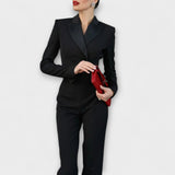 Noa - Conjunto de Blazer Curto Sem Costas com Pérolas Pretas