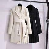 LOUISA | MANTEAU ELEGANTE COM DETALHES PLISSADOS