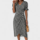 Ada | Vestido envolvente com estampa de flores e decote em V