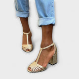 Lily - Saltos Chunky com Tira T Ajustável
