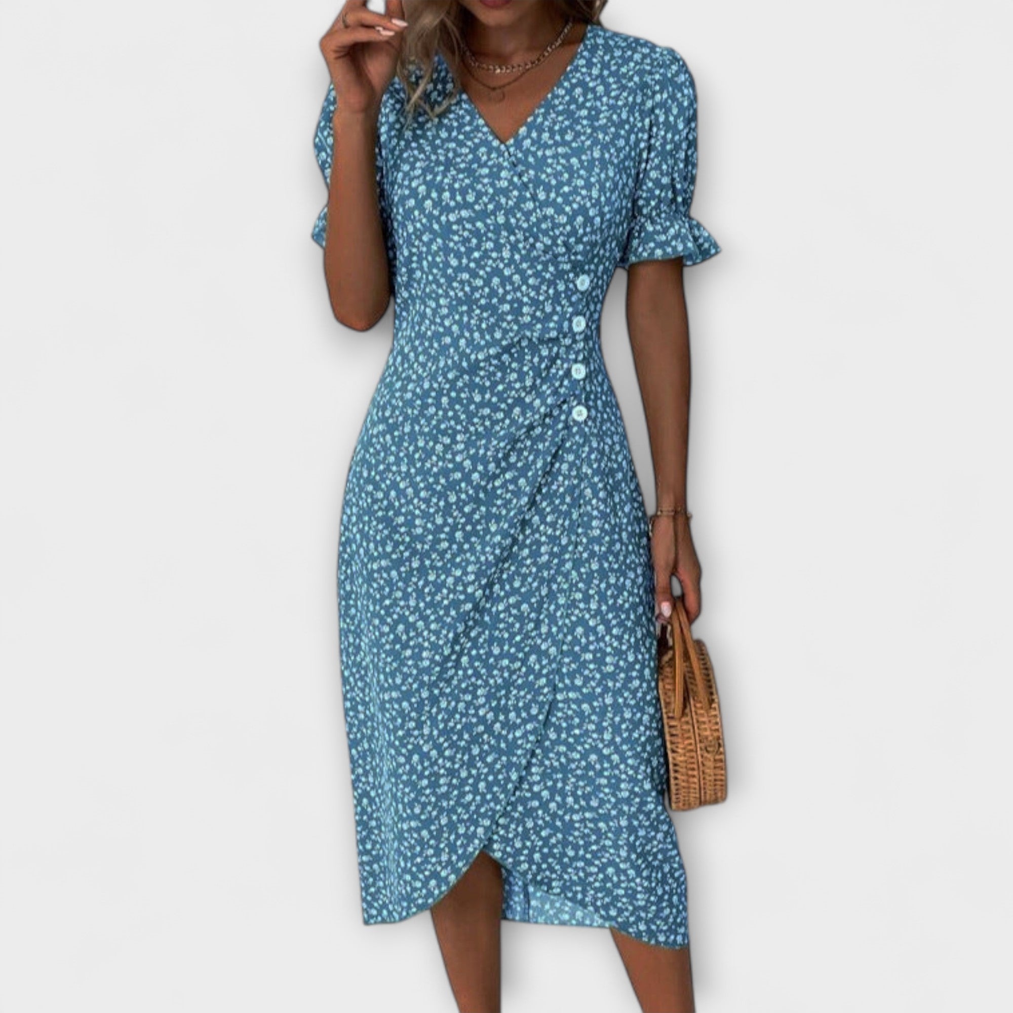 Ada | Vestido envolvente com estampa de flores e decote em V