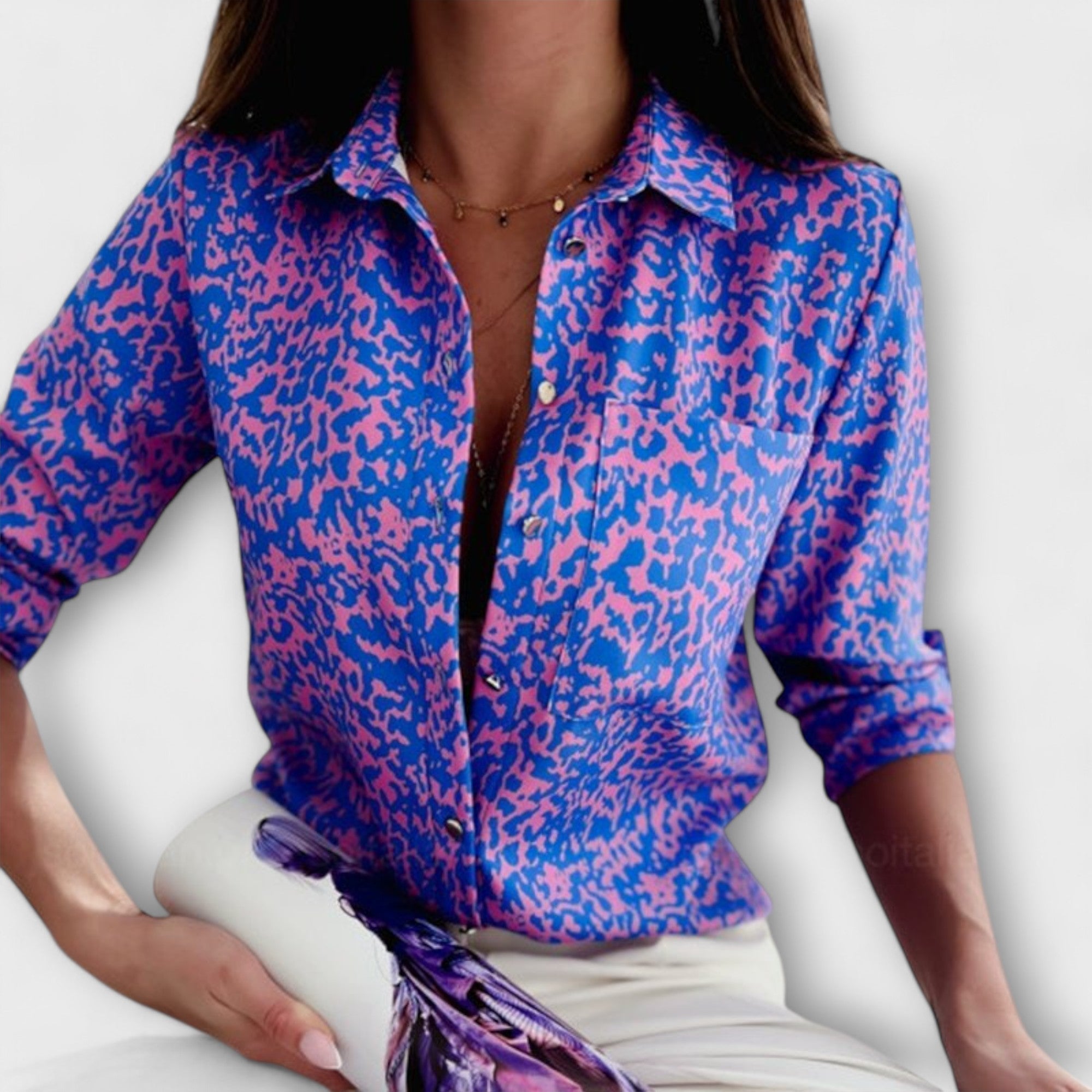 Blusa com colarinho clássico